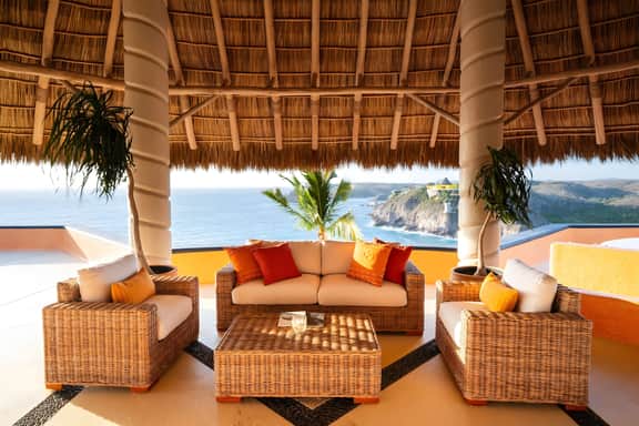 6BD Iconic Villa w/360° Pool & Private Beach