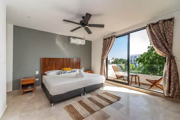 Studio Suite w/ Private Balcony + Rooftop, Pool Gym