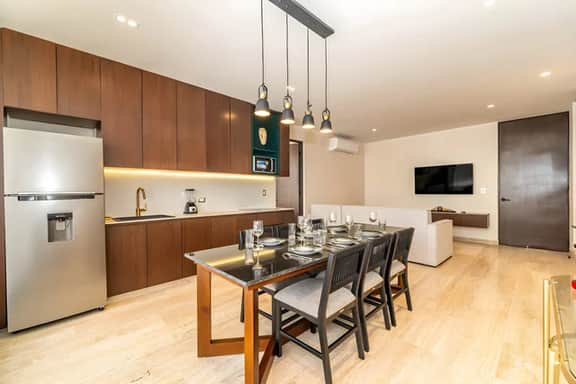 Luxury 3BR PH W/private plunge pool & Rooftop pool