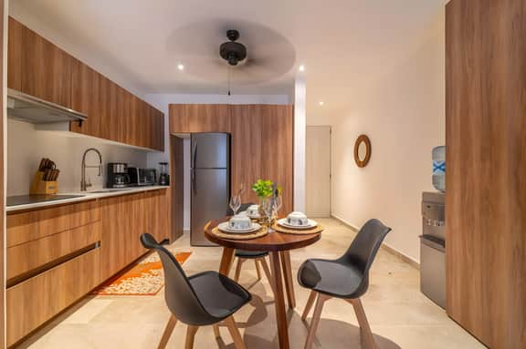 King Studio w/ Private Balcony, Rooftop Pool + 2 Bikes