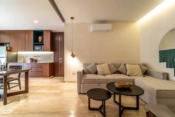 Lux 2BR w/ Rooftop Pool, Close to Beach