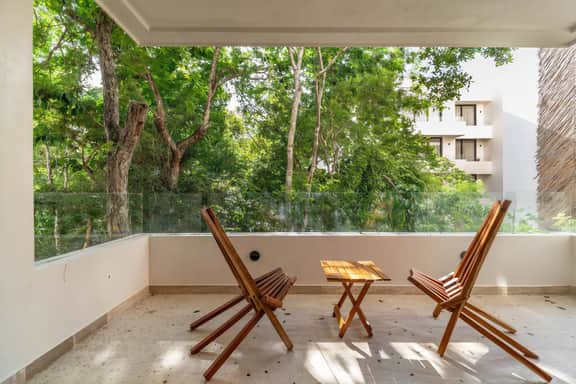 Lux 2BR w/ Rooftop Pool, Close to Beach