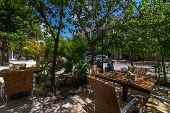 King Studio w/ Private Balcony, Rooftop Pool + 2 Bikes