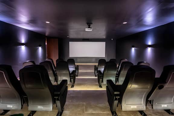 Tulum 2BR Retreat/Rooftop Pool, Gym, Movie Theatre