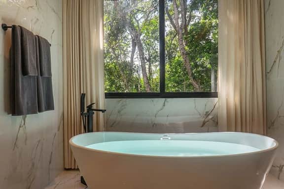 Luxury 4BR Villa w/Private Pool & Rooftop Lounge