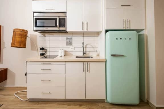 Prime Location 1BR | Pool + Walk to the Beach