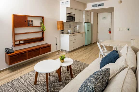 Prime Location 1BR | Pool + Walk to the Beach