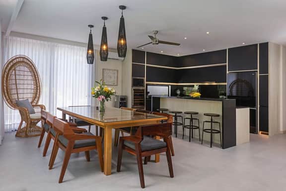 Villa Virginia: 4BR, 2 Heated Pools, 24/7 Sec