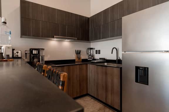 Luxury 2BR w/Rooftop Pool & Gym I Walk to Beach