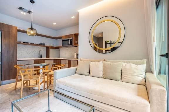 Luxury Beach Condo w/Rooftop Pool, Gym & Parking
