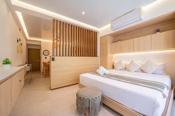 Stylish 1BR | Gym, Rooftop Pool & Lounge w/Parking - Image 3