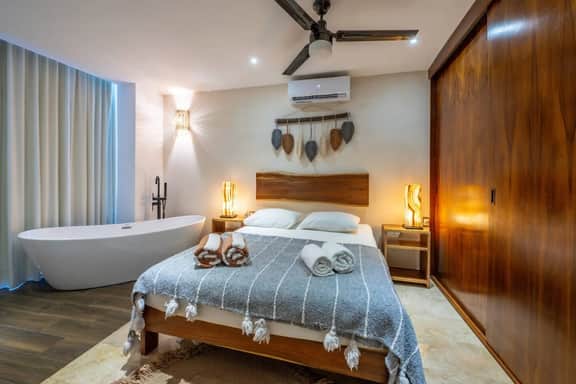 Stylish 2BR Condo, Hot Tub, Gym & Rooftop Pool - Image 2