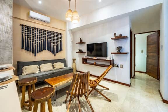 Stylish 2BR Condo, Hot Tub, Gym & Rooftop Pool - Image 3