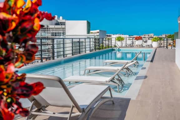 King Studio | Oceanview Pool & Gym | Free Parking - Image 4