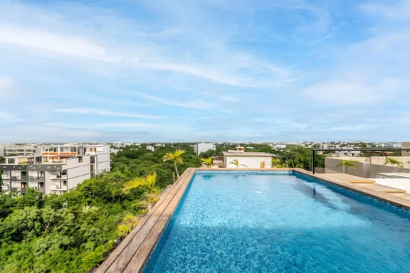 2 BR Oasis w/ Incredible Rooftop Pool + Views
