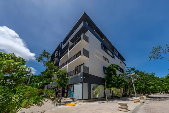 Modern 2-Level Condo w/Rooftop Pool -Sleeps 4