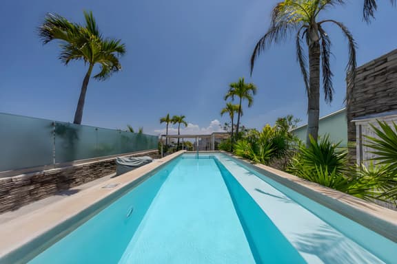 Modern 1BR w/Rooftop Pool-Walk to Beach & 5th Ave