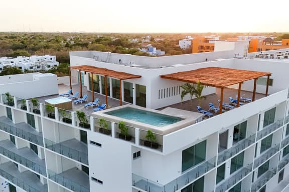 Modern  2 BD Suite w/ Balcony, Gym, Rooftop Pool, Jacuzzi