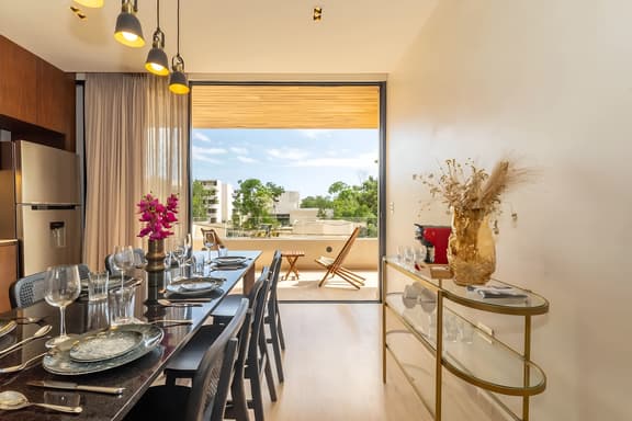 Lux 2BR w/ Rooftop Pool, Close to Beach