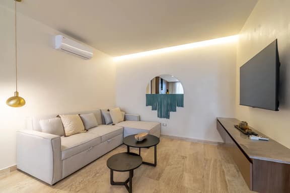 Lux 1BR w/ Rooftop Pool, Close to Beach
