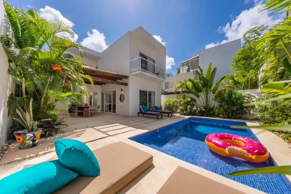 Casa Kinam | Chic 4BR Villa w/ Pool in La Veleta