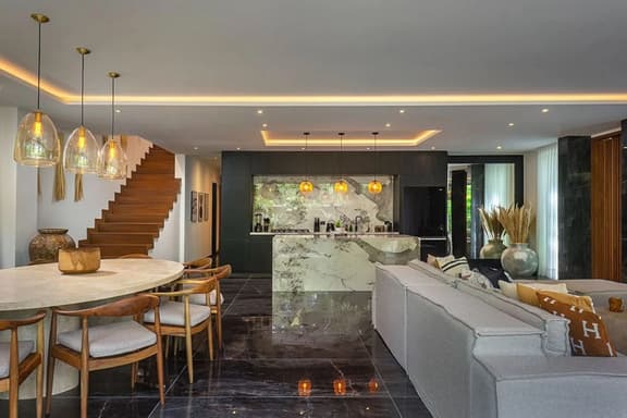 Luxury 4BR Villa w/Private Pool & Rooftop Lounge