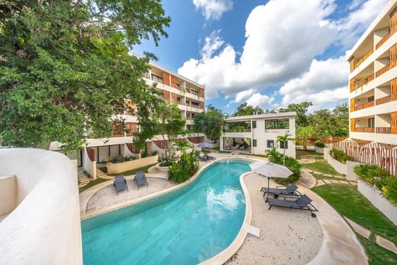 Modern 1BR w/ Private Jacuzzi | Pool + Balcony