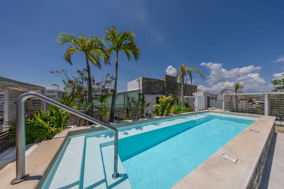 Prime Location 1BR | Pool + Walk to the Beach