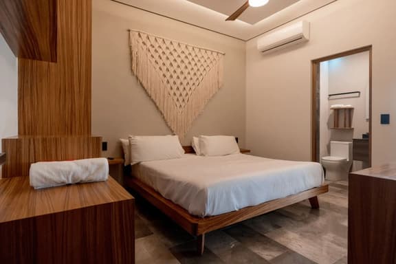 Luxury 2BR w/Rooftop Pool & Gym I Walk to Beach
