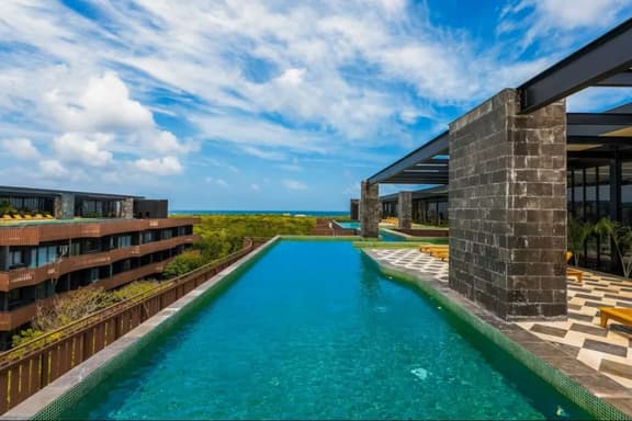 Luxury 2 BR PH w/Private Pool, Walk to Beach