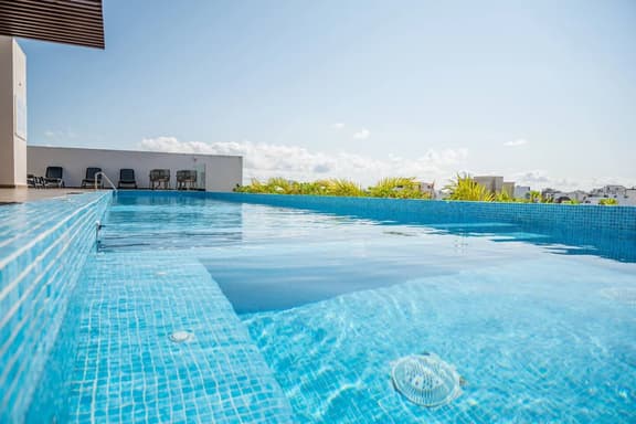 Modern Studio | Gym + Rooftop Pool, Free Parking