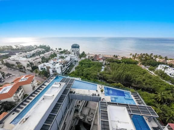 Luxury Beach Condo w/Rooftop Pool, Gym & Parking