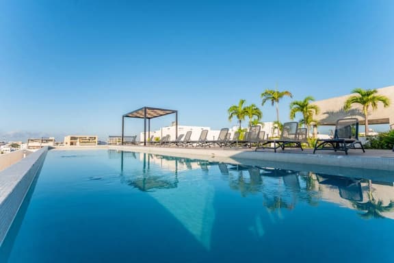 2 BR Penthouse | Private Pool & Parking | Sleeps 8 - Image 1